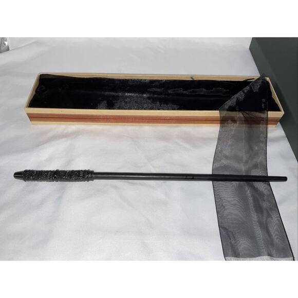 The Noble Collection Harry Potter Professor Snape Wand in Ollivander's Box - Picture 5 of 12
